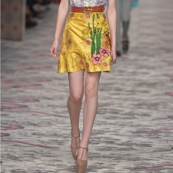 GUCCI
Malaga Kid T Strap Platform Pumps 40.5 Porcelain Rose size 6 nude - Picture 14 of 14